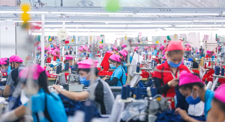 Công nhân doanh nghiệp may mặc tại Bình Dương.