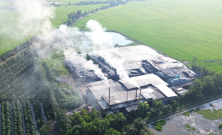 Bãi rác tại xã Đông Thắng đang tồn đọng hơn 700.000 tấn rác, gây ô nhiễm môi trường Bãi rác tại xã Đông Thắng đang tồn đọng hơn 700.000 tấn rác, gây ô nhiễm môi trường