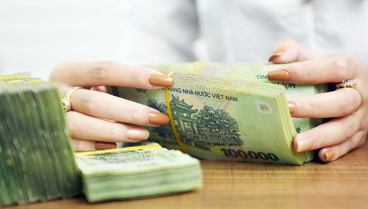 Giao dịch tại ngân hàng.