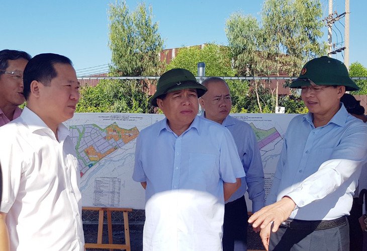 Lãnh đạo Bình Định báo cáo Bộ trưởng Nguyễn Chí Dũng về Dự án Khu công nghiệp – đô thị Becamex A (phân khu 7), khu kinh tế Nhơn Hội. Ảnh Cao Dung