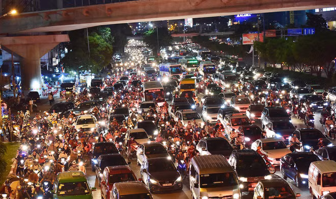 Người dân TP.HCM thường xuyên phải đối mặt với tình trạng kẹt xe ở nhiều tuyến đường cửa ngõ.