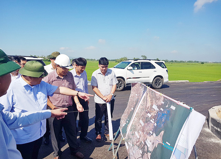 Đoàn công tác thị sát Dự án Đường ven biển (ĐT.639), tỉnh Bình Định . Ảnh Cao Dung