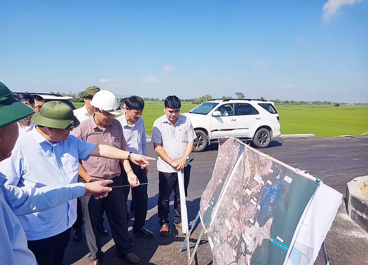Đoàn công tác thị sát Dự án Đường ven biển (ĐT.639), tỉnh Bình Định . Ảnh Cao Dung