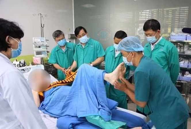 Bệnh nhân 91- nam phi công người Anh có thể chuyển viện về nước vào ngày 12/7