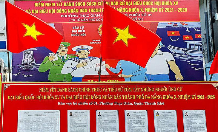 Một điểm niêm yết danh sách bầu cử tại quận Thanh Khê