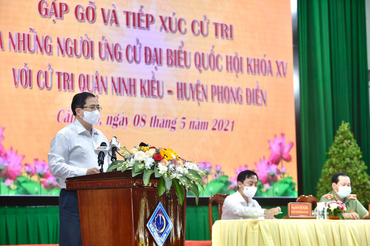 Thủ tướng Phạm Minh Chính phát biểu tại buổi gặp gỡ, tiếp xúc cử tri quận Ninh Kiều, huyện Phong Điền. Ảnh: VGP