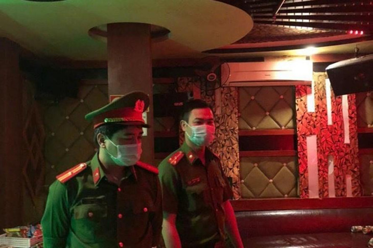 Lực lượng chức năng kiểm tra các cơ sở kinh doanh có điều kiện hoạt động &quot;chui&quot;