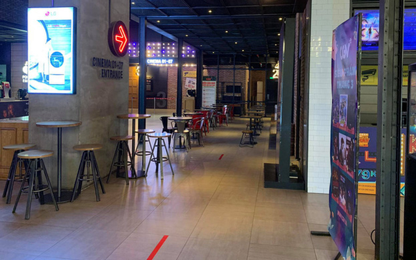 Hà Nội đóng cửa cơ sở massage, rạp chiếu phim từ 0h ngày 5/5