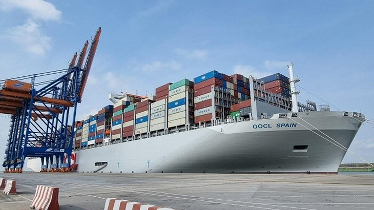 Siêu tàu container OOCL Spain với sức chở 24.188 TEU