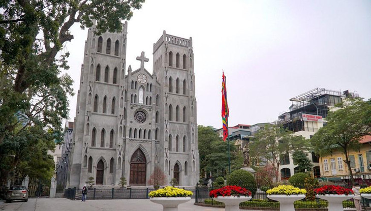 Nhà thờ Lớn trong diện mạo mới ngày đầu năm. Ảnh: Vietnam+