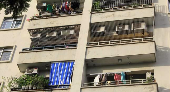 Nếu cư dân chung cư gây thấm, dột căn hộ chung cư không thuộc quyền sở hữu, quản lý, sử dụng của mình; Sử dụng màu sắc sơn, trang trí mặt ngoài căn hộ, nhà chung cư không đúng quy định về thiết kế, kiến trúc sẽ bị phạt 20 - 40 triệu đồng từ tháng 2/2022.