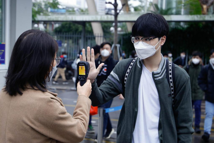 Học sinh Hà Nội trở lại trường, ngày 8/2