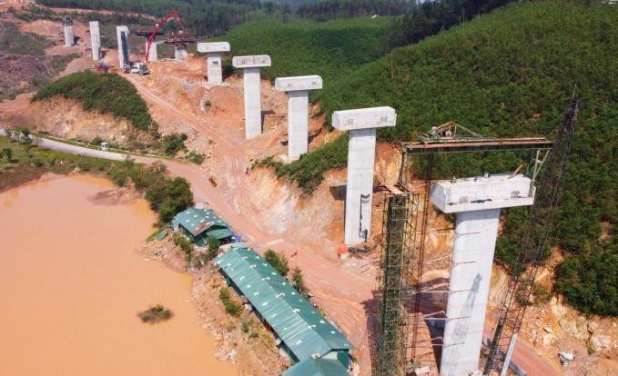 Công trường dự án cao tốc Bắc Nam đoạn Cam Lộ - La Sơn