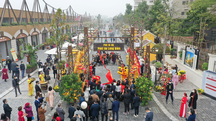 Phố đi bộ Pont de Long Biên là nơi tái hiện văn hoá phố phường Hà Nội trong cuộc sống hiện đại Phố đi bộ Pont de Long Biên là nơi tái hiện văn hoá phố phường Hà Nội trong cuộc sống hiện đại
