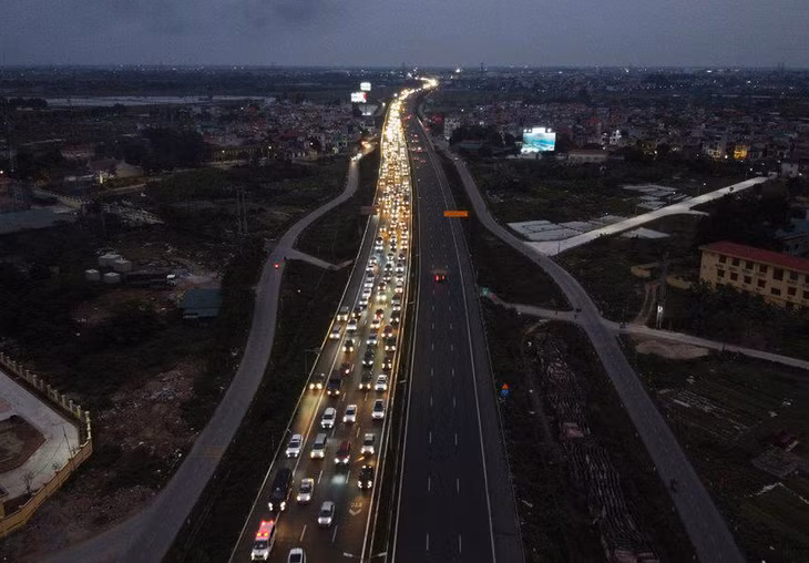 Đoạn ùn tắc xảy ra theo hướng Ninh Bình - Hà Nội, kéo dài tới khu vực xã Văn Bình, huyện Thường Tín.