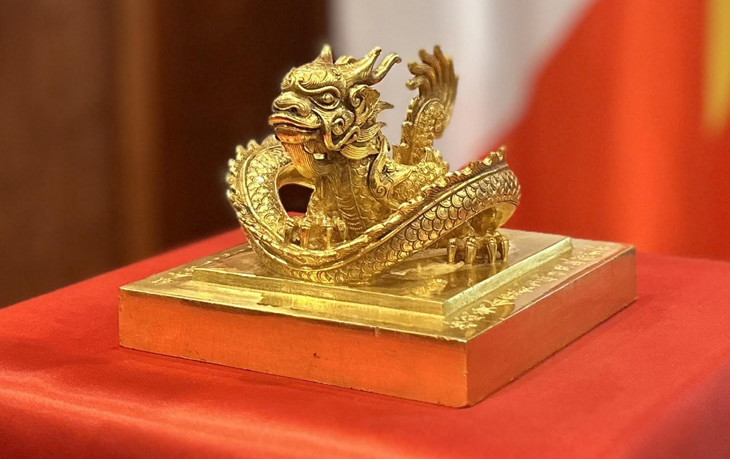 Cận cảnh ấn vàng &quot;Hoàng đế chi bảo&quot;