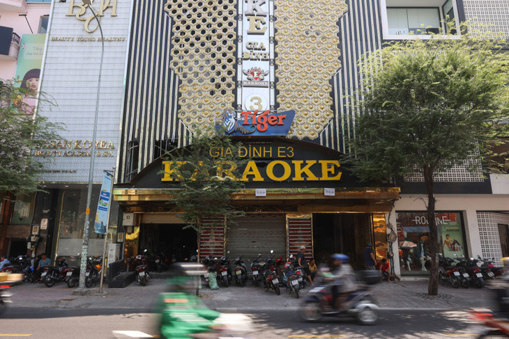 Quán karaoke trên đường Sư Vạn Hạnh, quận 10, TP.HCM trả mặt bằng