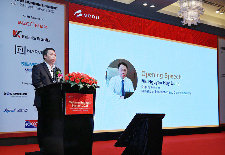 Thứ trưởng Bộ Thông tin và Truyền thông Nguyễn Huy Dũng phát biểu tại Hội nghị. Ảnh: Lê Tiên