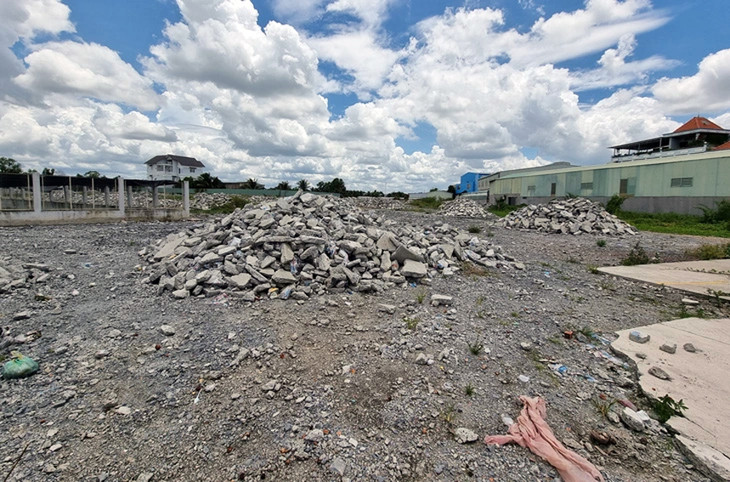 Sân tập lái của Trung tâm Giáo dục nghề nghiệp Hùng Vương xây "lụi" trên đất nông nghiệp đã hoàn thành việc tháo dỡ (ảnh chụp ngày 29/8) Sân tập lái của Trung tâm Giáo dục nghề nghiệp Hùng Vương xây "lụi" trên đất nông nghiệp đã hoàn thành việc tháo dỡ (ảnh chụp ngày 29/8)