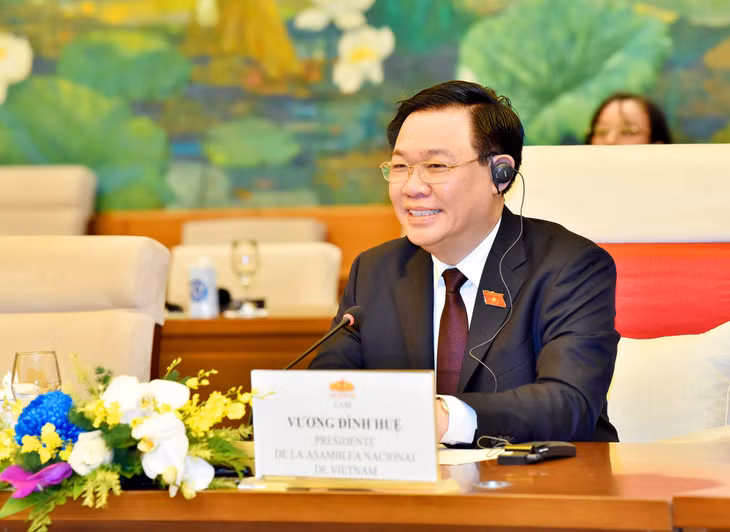 Chủ tịch Quốc hội Vương Đình Huệ phát biểu tại buổi tiếp