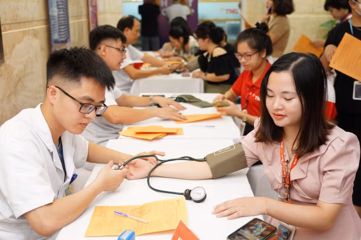 Khám sàng lọc trước khi hiến máu