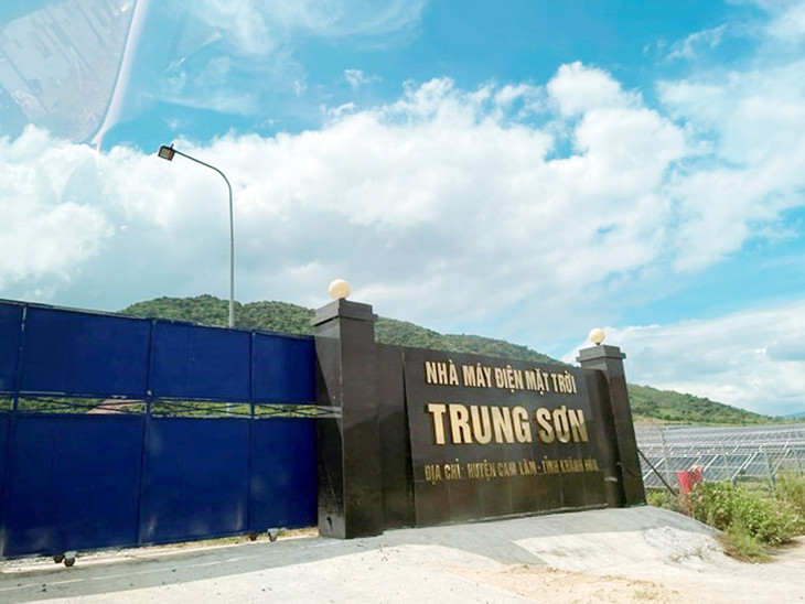 Dự án Điện mặt trời Trung Sơn nằm trong danh sách bị “tuýt còi“. Dự án Điện mặt trời Trung Sơn nằm trong danh sách bị “tuýt còi“.
