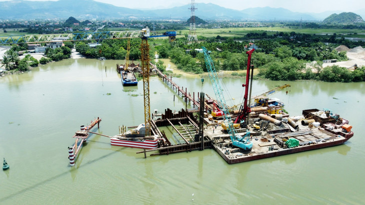 Công trường thi công cầu Lại Xuân