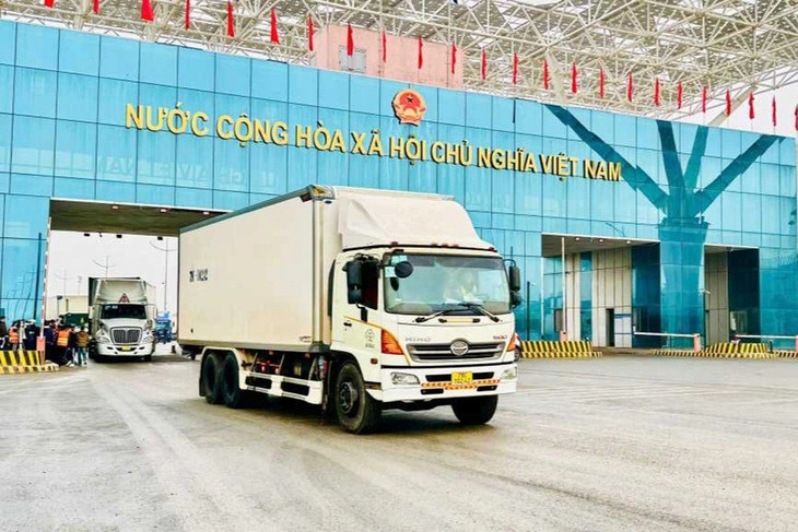 Đã có 112 xe hàng được xuất khẩu, với khối lượng 752 tấn hàng hóa qua Cửa khẩu cầu Bắc Luân II