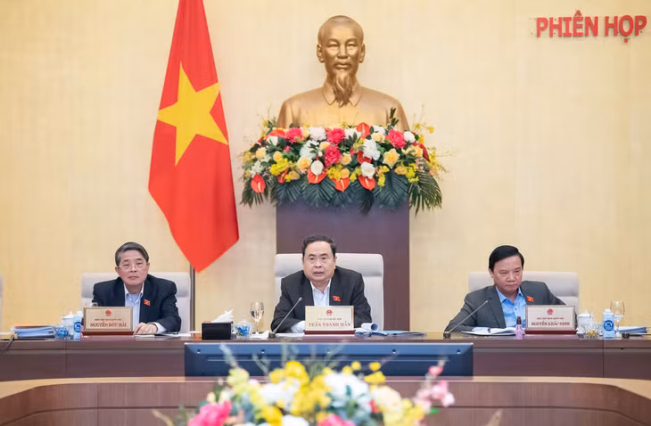 Chủ tịch Quốc hội Trần Thanh Mẫn và hai Phó Chủ tịch Quốc hội tại phiên họp Thường vụ