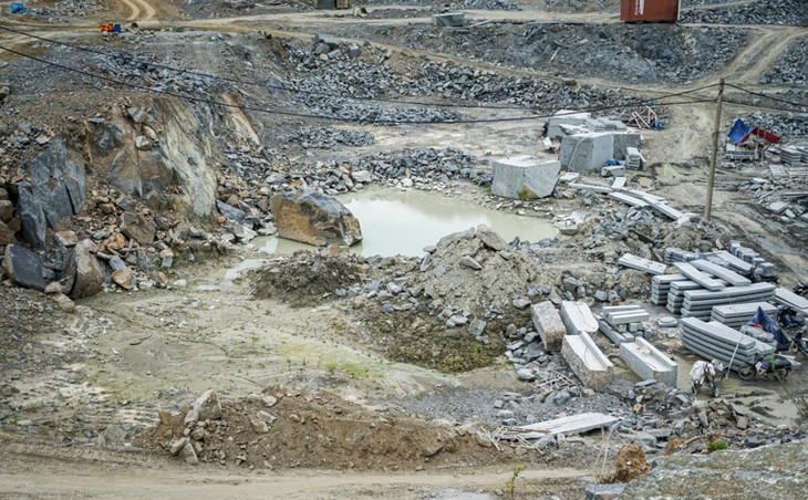 Một mỏ đá đang khai thác khoáng sản tại thành phố Đà Nẵng