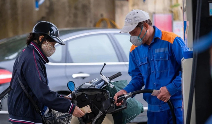 Giá xăng có loại tăng, có loại giảm