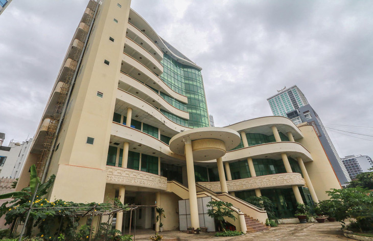 Khu đất này rộng khoảng 8.000 m2, được UBND tỉnh Khánh Hòa sử dụng để đối ứng dự án BT (xây dựng - chuyển giao) cho doanh nghiệp xây dựng trụ ăng ten và trụ sở đài truyền hình tỉnh mới.