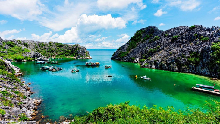 Đảo Cát Bà hứa hẹn sôi động trở lại dịp cuối năm - Ảnh: Flamingo