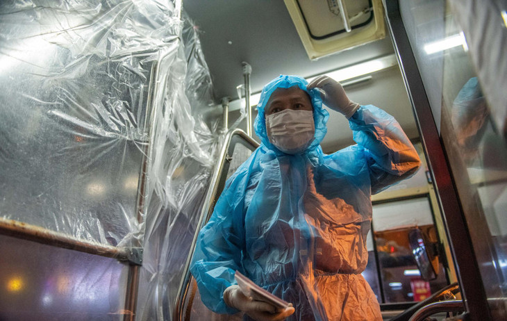 Các lái xe trước khi đến đều đã mặc đồ bảo hộ. Khu vực buồng lái được phân chia tách biệt hoàn toàn bằng nylon với khoang hành khách.