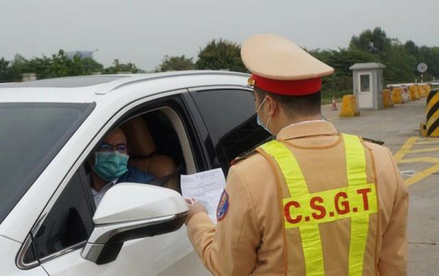 Hà Nội là địa phương đang áp dụng chống dịch theo Chỉ thị 15 nên khi tới các tỉnh, thành khác vẫn bị kiểm soát chặt. Ảnh minh họa