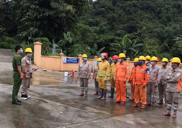 Huấn luyện an toàn PCCC tại PC Điện Biên.