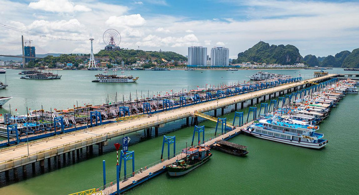 30 tàu thí điểm dịch vụ ăn uống tại bến du thuyền Cảng tàu khách quốc tế Hạ Long 30 tàu thí điểm dịch vụ ăn uống tại bến du thuyền Cảng tàu khách quốc tế Hạ Long