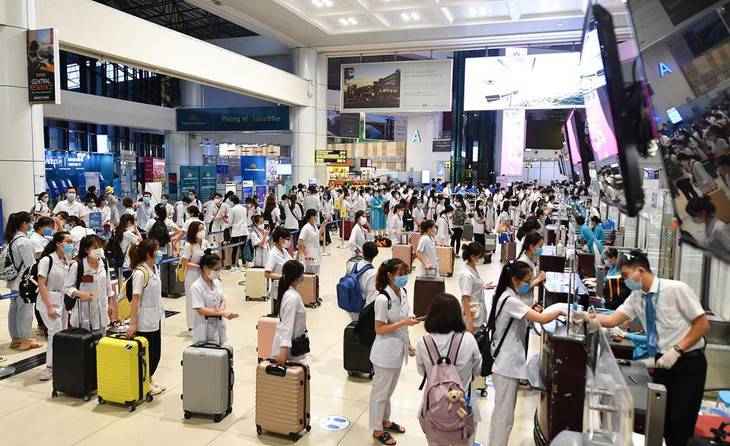 Bộ Y tế rút lực lượng y tế chi viện chống dịch khỏi TP.HCM trước 15/10