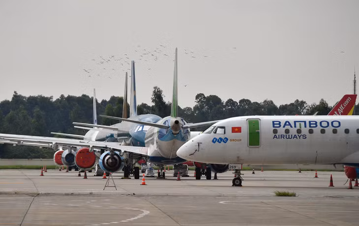 Vị trí có nhiều tàu bay đỗ dày đặc nằm gần Trung tâm kỹ thuật sửa chữa máy bay. Khi máy bay không dùng đến lâu ngày, tất cả phải được đưa vào bảo dưỡng, nhất là với những tàu bay nằm im một chỗ từ trên 1 tháng.