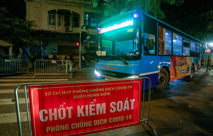 Lãnh đạo UBND quận Hoàn Kiếm cho biết, thời gian tới, quận phối hợp với Bệnh viện Việt Đức lên phương án chuyển cách ly tập trung hơn 1.000 người, chủ yếu là người nhà bệnh nhân.