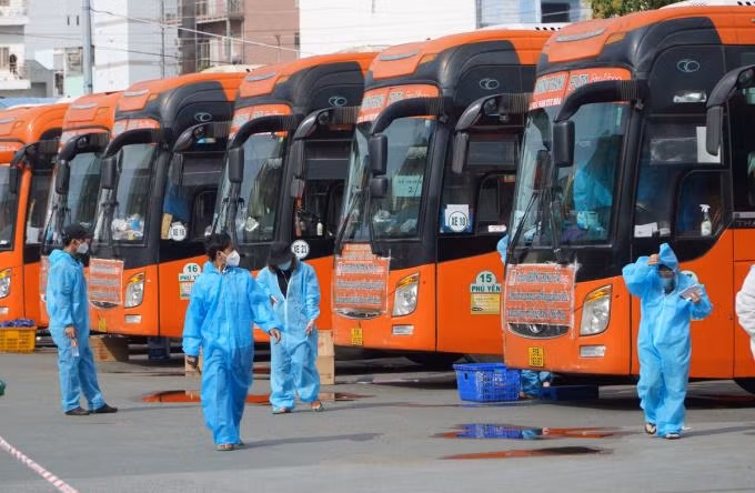 Có 3 phương thức vận chuyển người lao động trở lại TP.HCM bằng đường bộ