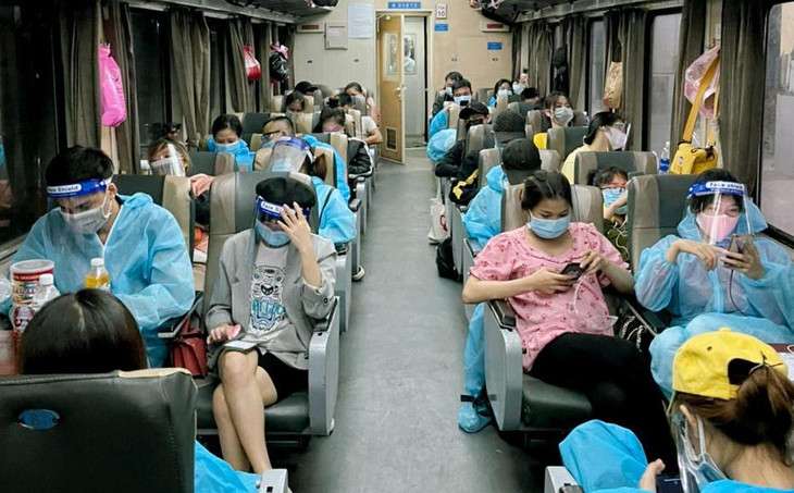 Hơn 500 người dân Ninh Bình ở các tỉnh, thành phía Nam về quê trên tàu chuyên biệt Hơn 500 người dân Ninh Bình ở các tỉnh, thành phía Nam về quê trên tàu chuyên biệt
