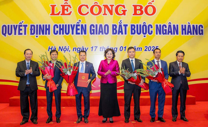 Thống đốc Ngân hàng Nhà nước Nguyễn Thị Hồng tại buổi công bố quyết định chuyển giao sáng 17/1