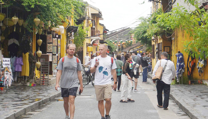 Du khách quốc tế tại Hội An, Quảng Nam