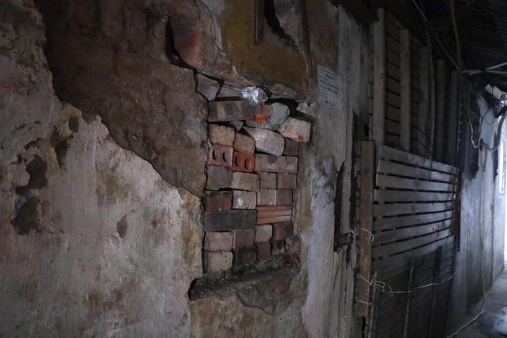 17 căn nhà gỗ được xây dựng từ những năm 50 của thế kỷ trước, do các bộ, ngành Trung ương quản lý, sử dụng và bố trí cho cán bộ, công nhân viên 17 căn nhà gỗ được xây dựng từ những năm 50 của thế kỷ trước, do các bộ, ngành Trung ương quản lý, sử dụng và bố trí cho cán bộ, công nhân viên