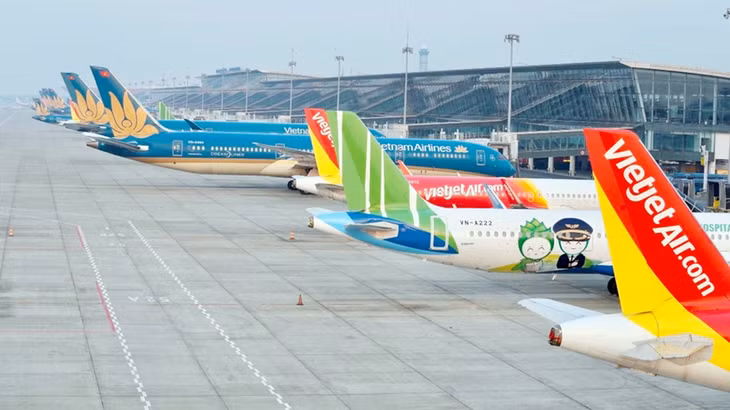 Máy bay của các hãng xếp hàng tại sân bay Nội Bài