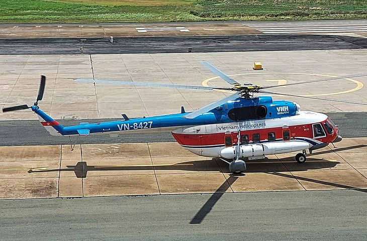 Trực thăng chở vaccine Covid-19 cùng trang thiết bị y tế ra Côn Đảo