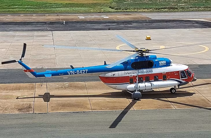 Trực thăng chở vaccine Covid-19 cùng trang thiết bị y tế ra Côn Đảo