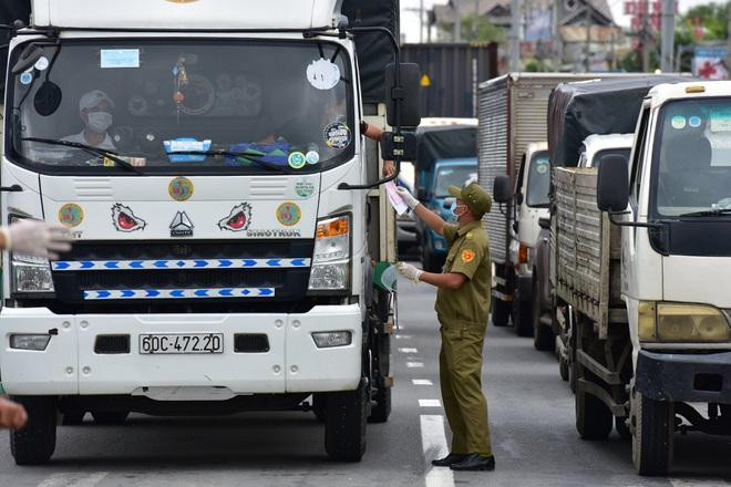 Bộ GTVT yêu cầu sớm đồng bộ dữ liệu thẻ QR Code và test COVID-19 cho tài xế