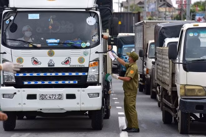 Bộ GTVT yêu cầu sớm đồng bộ dữ liệu thẻ QR Code và test COVID-19 cho tài xế